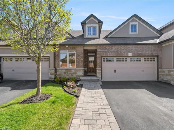 53 Redfern Ave #2, Hamilton, ON L9C 0E2