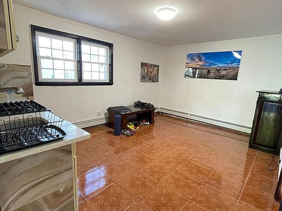 5th image of 1027 Hylan Blvd #1R