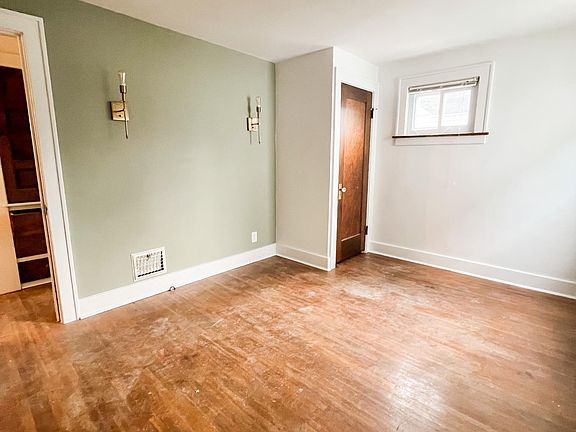 5th image of 347 Saint Lawrence Ave