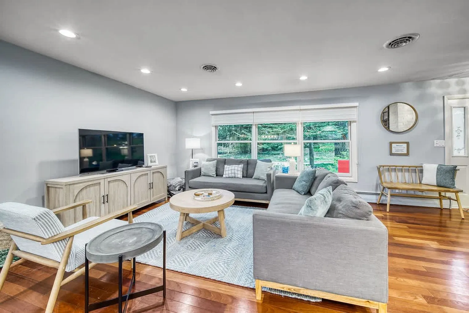 4 bed, 2.0 bath, 2669 sqft, $6,180 — Photo 4