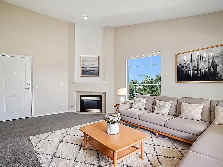 Sterling Pointe Apartments — Photo 51