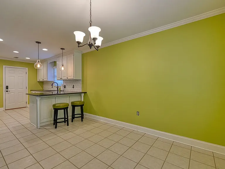 210 Rivermill Ct — Photo 8