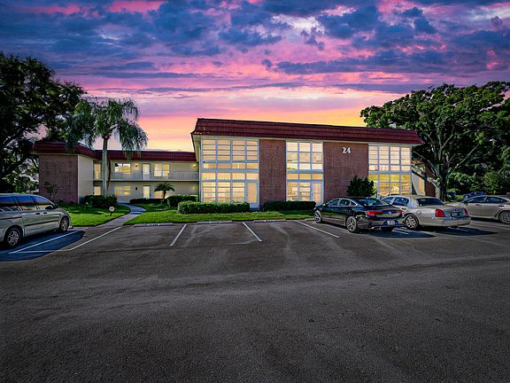 3rd image of 24 Pine Arbor Lane #104