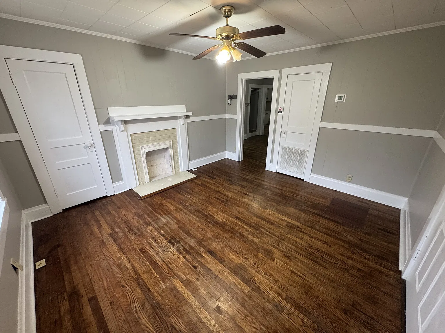3 bed, 1.0 bath, 1100 sqft, $1,200 — Photo 1