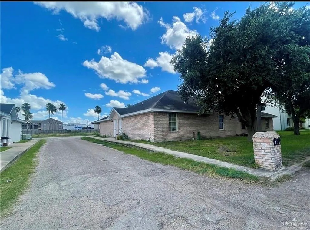 2 bed, 2.0 bath, 910 sqft, $875 — Photo 2