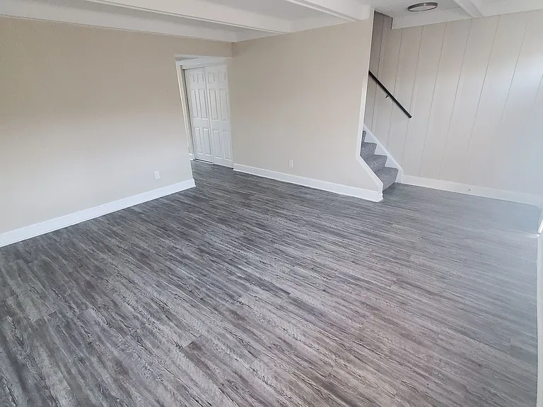 Saratoga Apartments - STA — Photo 54