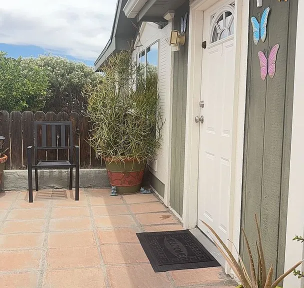 760 W Simmons Rd — Photo 2