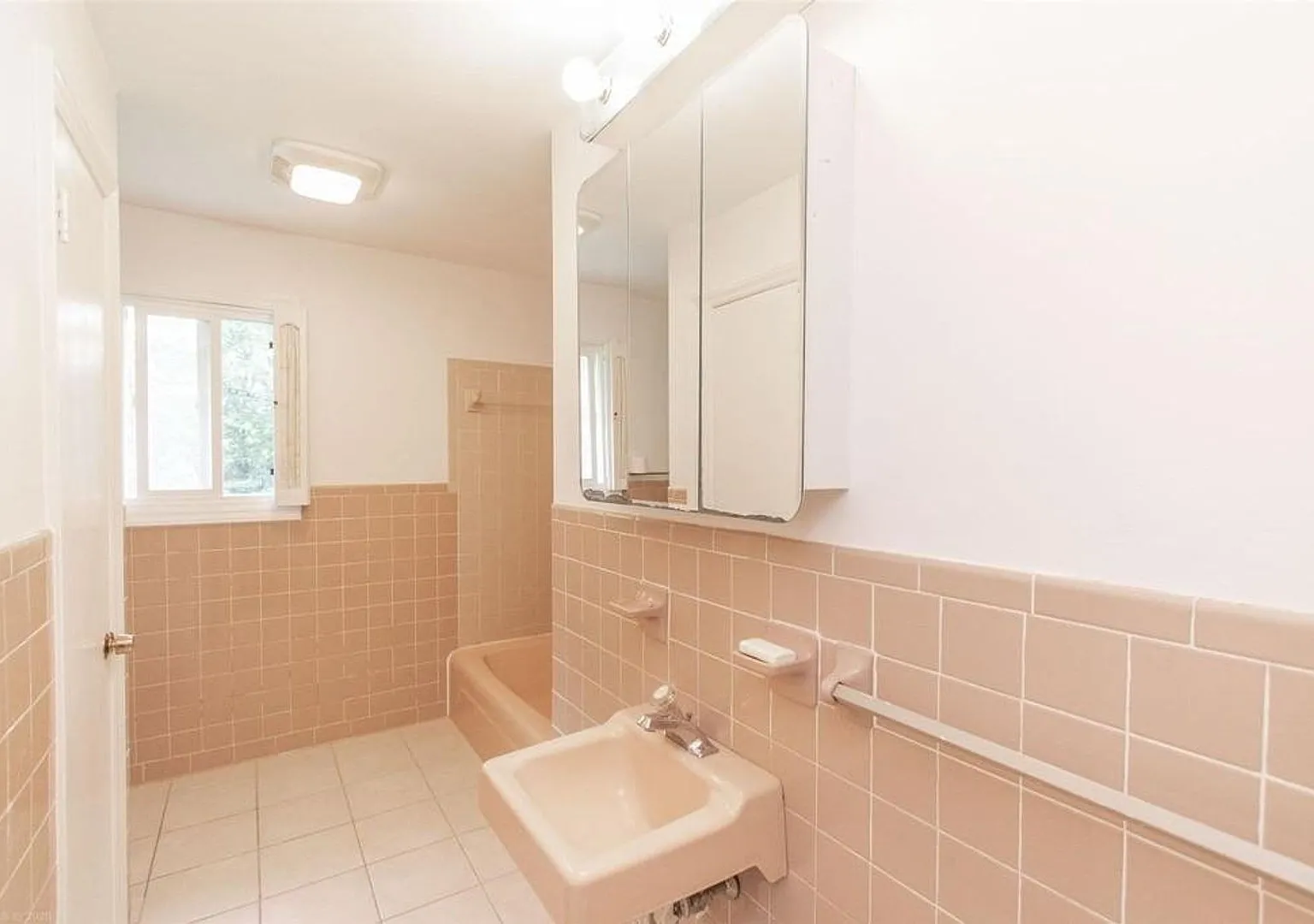 3 Bedroom 3 Bath House — Photo 4