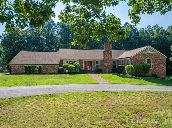 809 Spring St, Cherryville, NC 28021