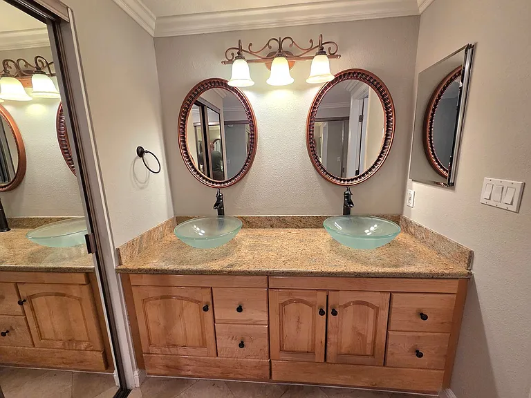 565 Rolling Hills Ln — Photo 12