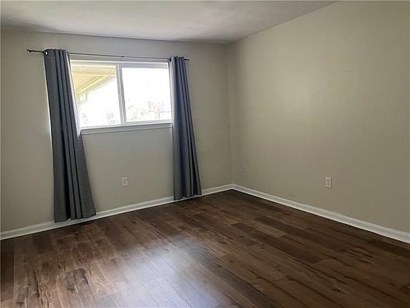 5th image of 4432 Taft Park