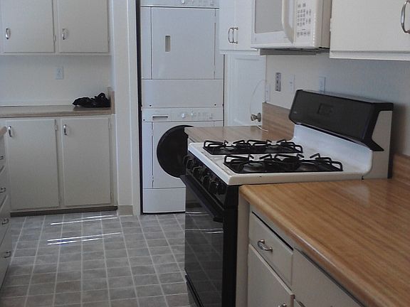 2nd image of 325 Waverley St