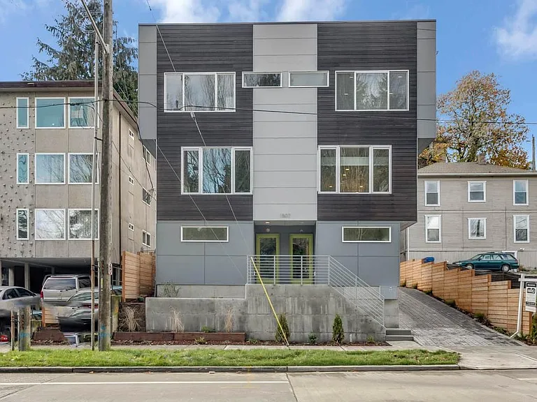 1507 15th Ave S — Photo 1