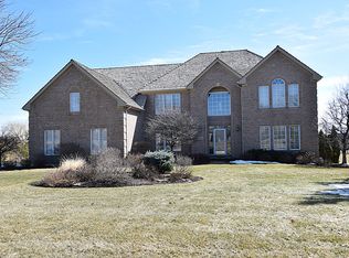 8 Middletree Ln, Hawthorn Woods, IL 60047
