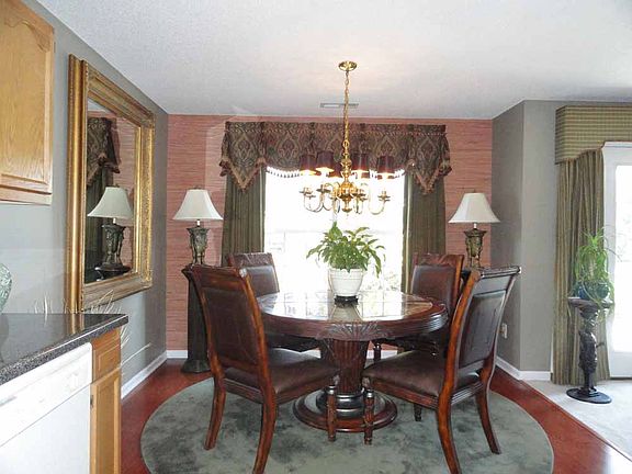 hardwood floors in dining ro