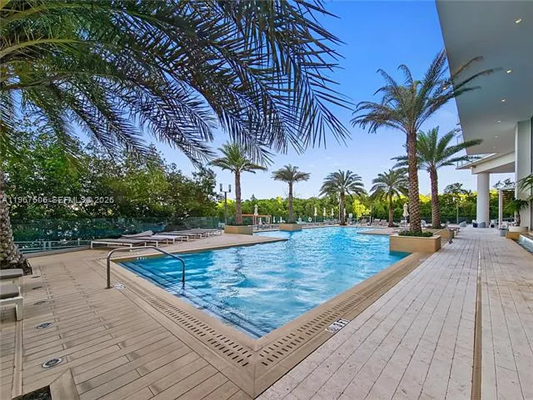 16385 Biscayne Blvd #3020 — Photo 25