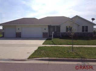 1512 Clark St, Saint Peter, MN 56082