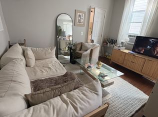 1622 Pine St APT 3R, Philadelphia, PA 19103