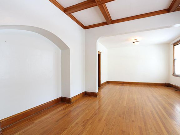 3rd image of 1459 W Blackhawk St #1R