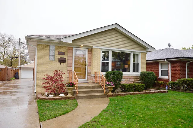 8331 N Olcott Ave photo 1