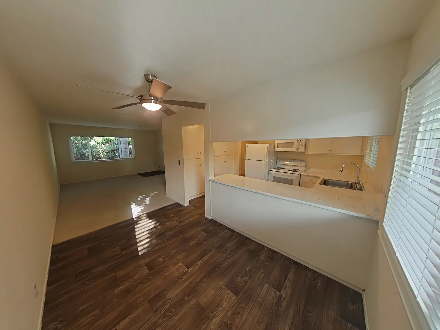 2 bed, 850 sqft, $3,095 — Photo 4