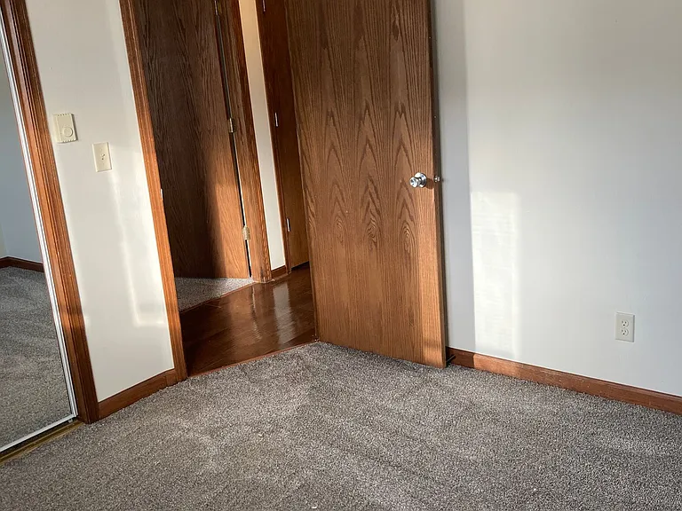 Immaculate Updated 2 Bedroom — Photo 13