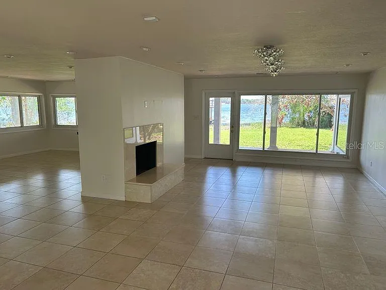 2844 Midsummer Dr — Photo 4