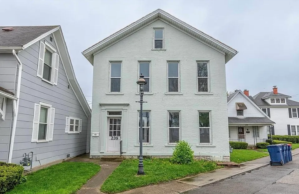 239 1/2 Broadway