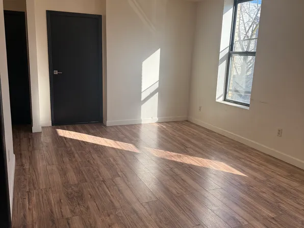 182 Ferry St #2B, Newark, NJ 07105