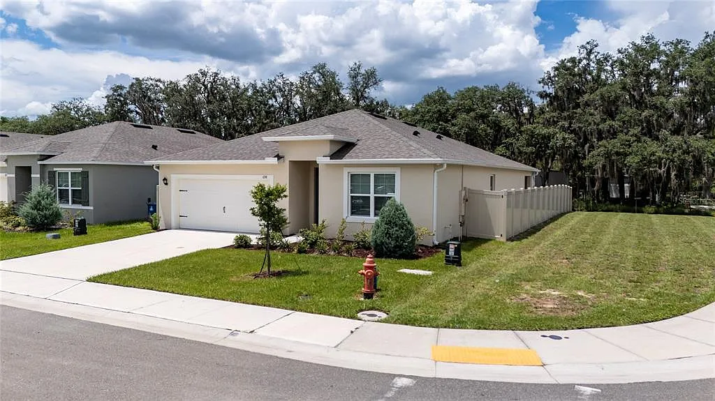 4 bed, 2.0 bath, 1882 sqft, $2,250 — Photo 3
