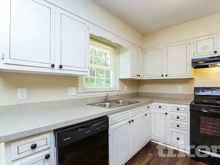 192 Gail St — Photo 6