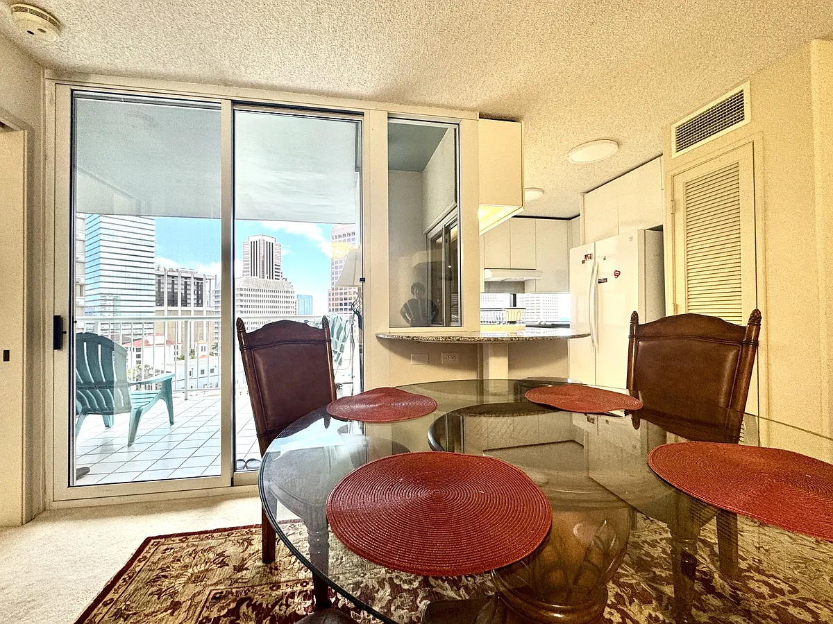 Building Photo - 1212 Nuuanu Ave #1403