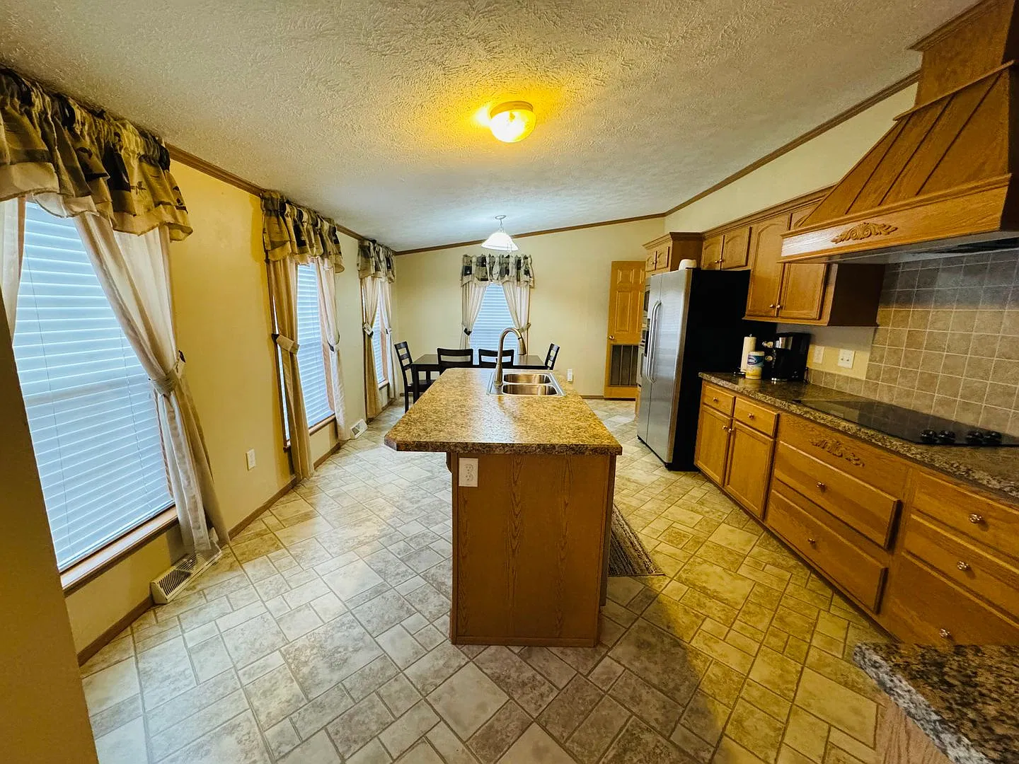 3 Bed/2 Bath House with a yard and large front porch - Available 05/19/2027 — Photo 4
