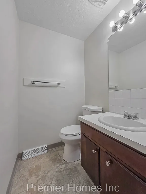 2 bed, 1.5 bath, $1,395 — Photo 3