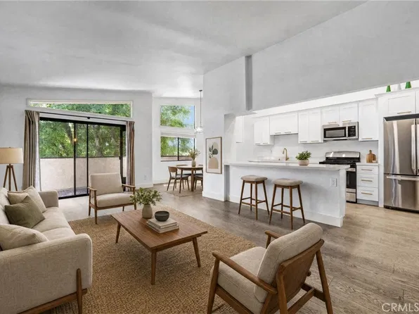 5805 Whitsett Ave APT 201, Valley Village, CA 91607