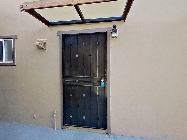 437-443 W Valencia Dr — Photo 22