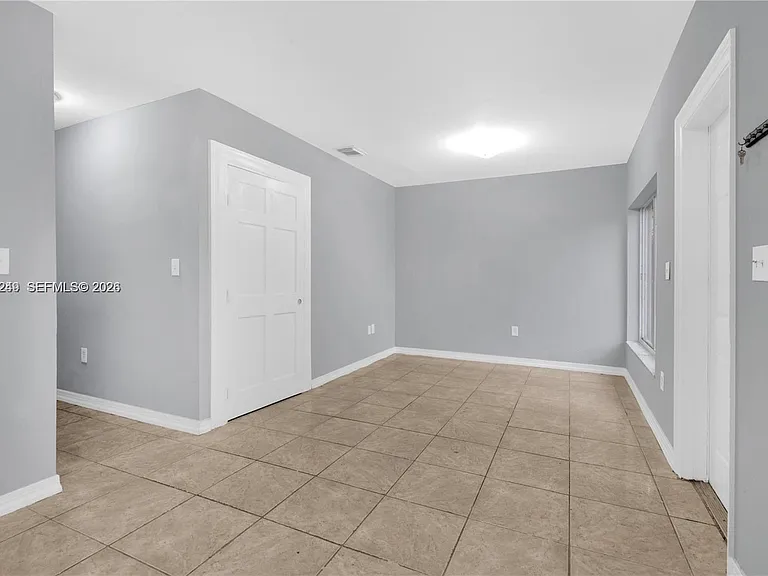 2000 NW 27th St — Photo 2