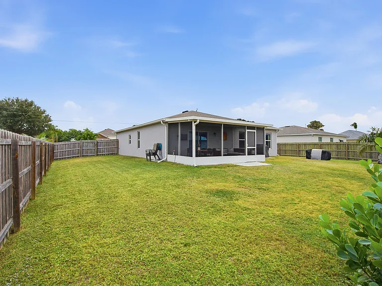 2220 SE Lucaya St — Photo 27