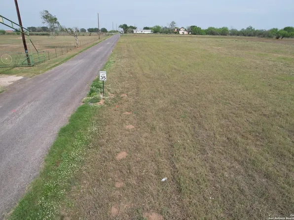 TRACT 2 CR 7715 LOT 36, Devine, TX 78016