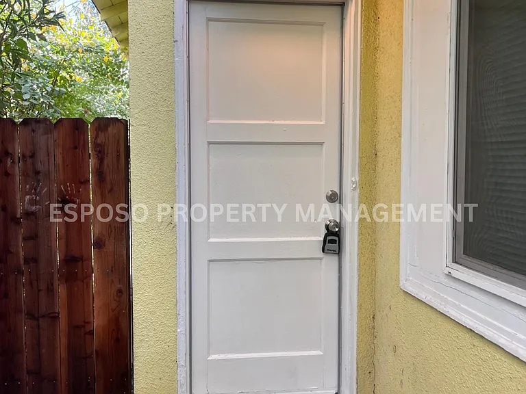 616 N Echo Ave — Photo 10