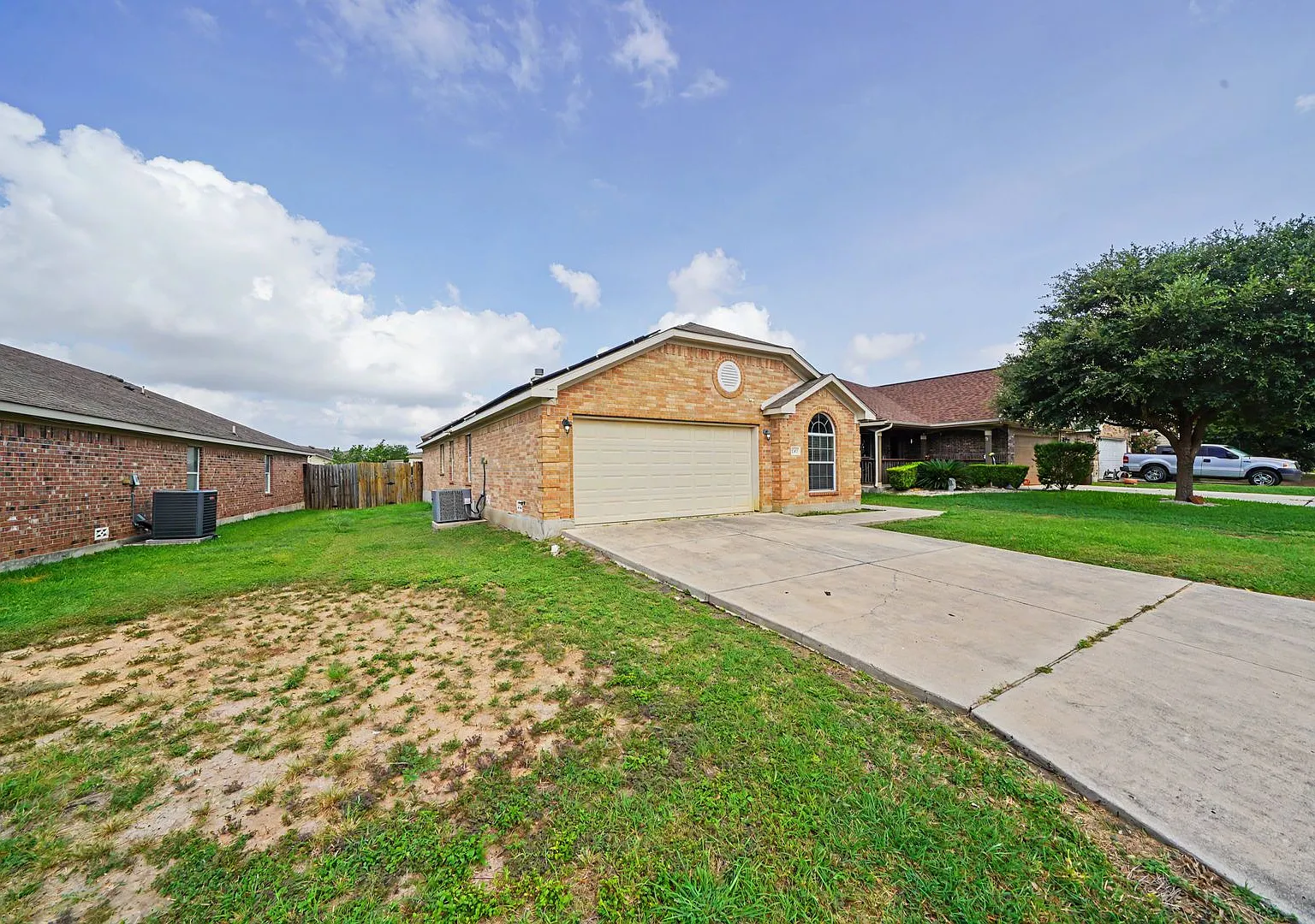 Spacious Single-Story Home with Solar Panels - Realtor Commission: $500 — Photo 4