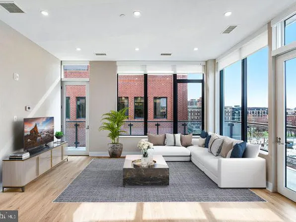 801 N Fairfax St #217, Alexandria, VA 22314