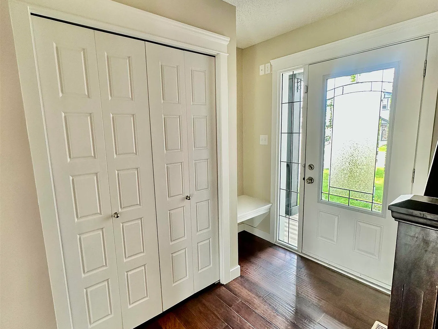 3 bed, 2.5 bath, 1911 sqft, $2,700 — Photo 2
