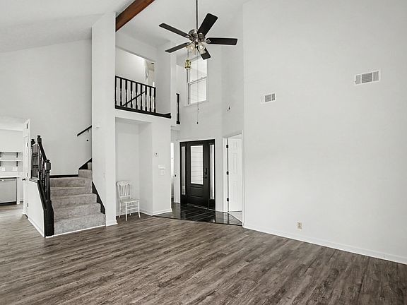 3rd image of 139 Agee Cir E