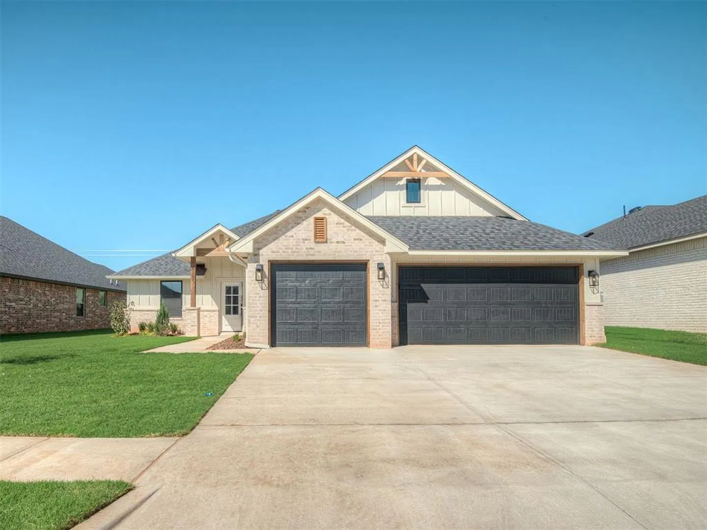 Brand New Home In Mustang! — Photo 1