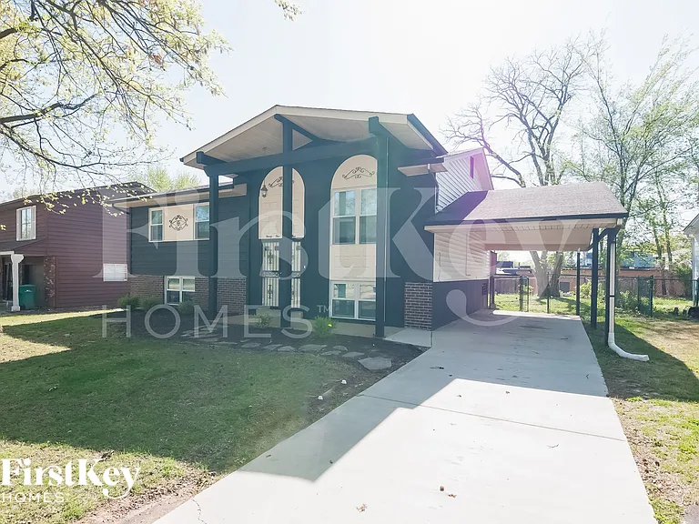 9553 Winkler Dr — Photo 2