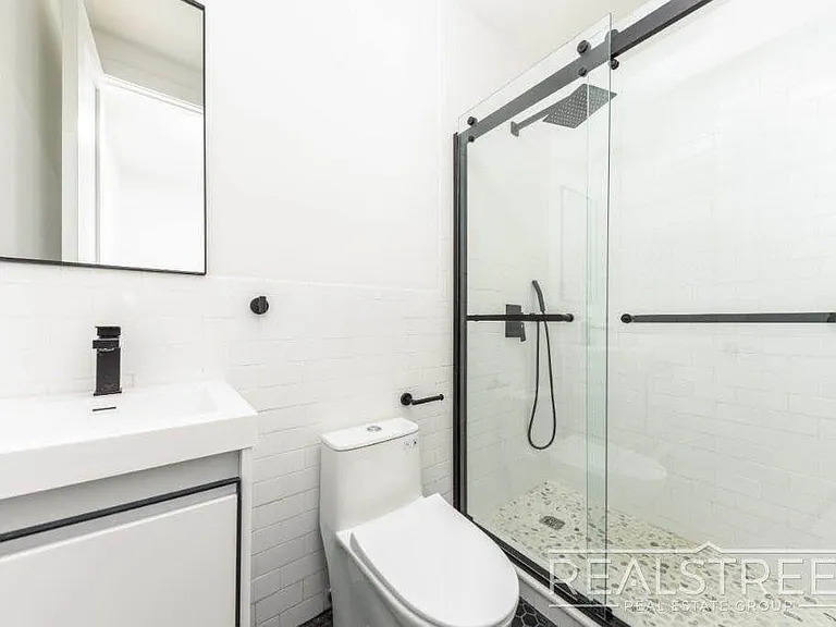 10 Marconi Pl #3 — Photo 8