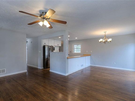 2nd image of 4103 Auburn Rd