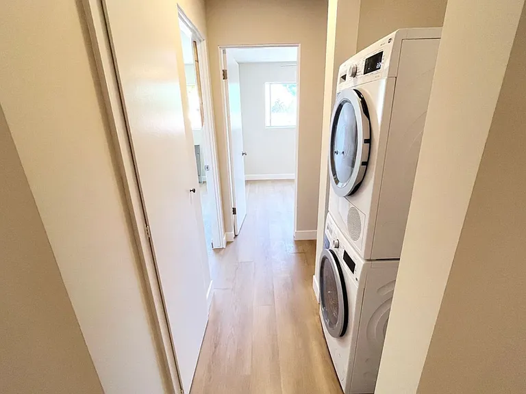 2422 McKinley Ave #F — Photo 6
