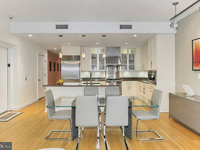 1700 Clarendon Blvd #123 — Photo 13